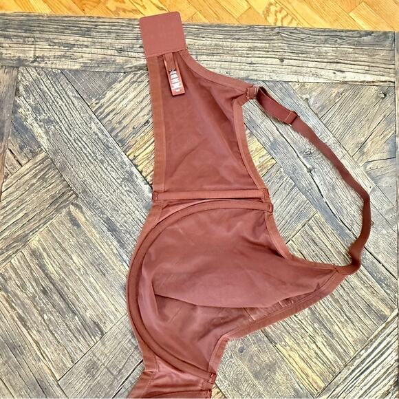 NWOT SKIMS Mahogany Ultra Fine Mesh Mahogany Scoop Bra – 44H - Picture 6 of 6
